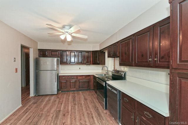 195 Mohawk Street, Ronkonkoma, NY 11779