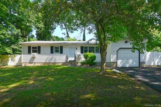 195 Mohawk Street, Ronkonkoma, NY 11779