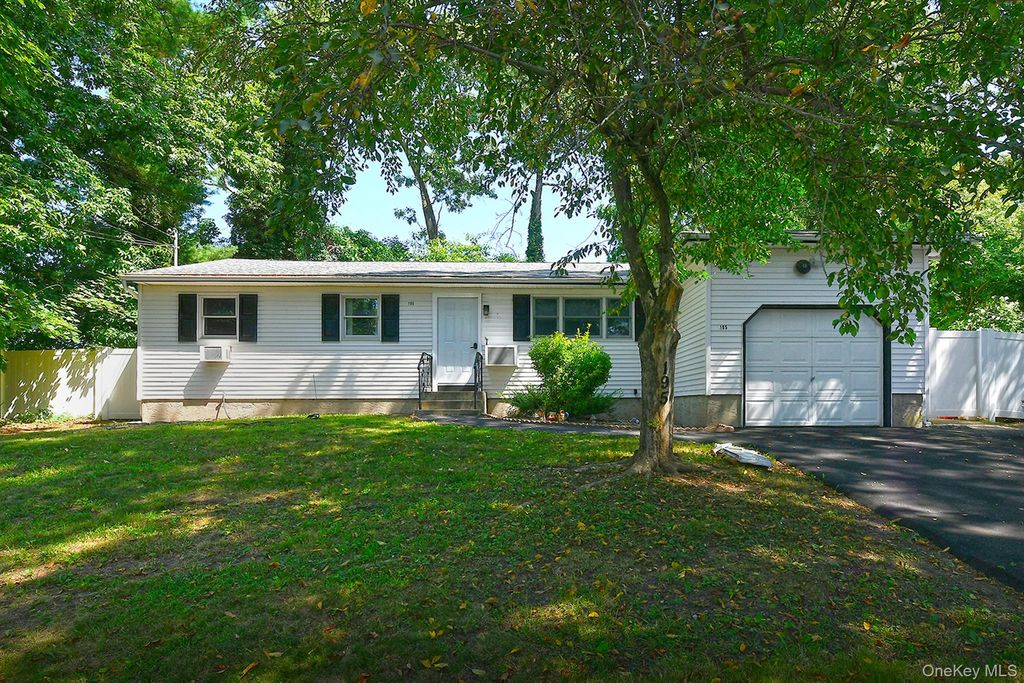 195 Mohawk Street, Ronkonkoma, NY 11779