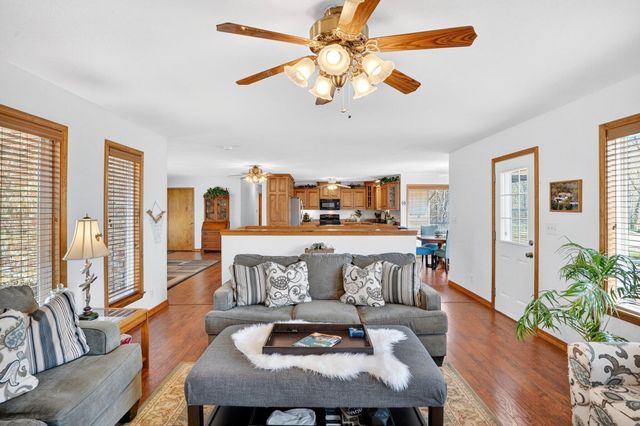 1496 State Highway Y, Galena, MO 65656