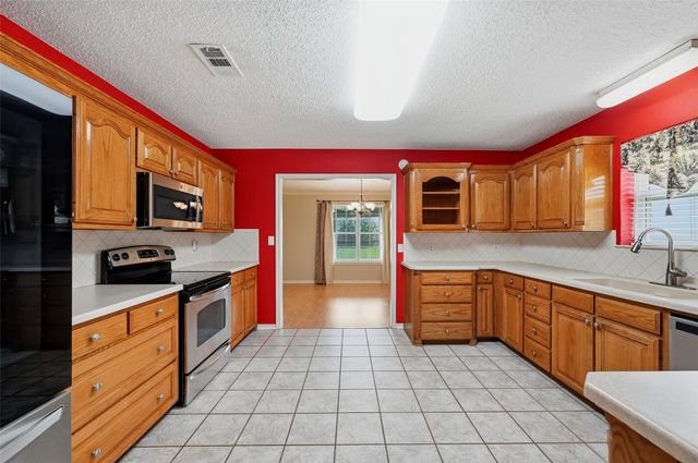 2502 Evelyn Road, Whitesboro, TX 76273
