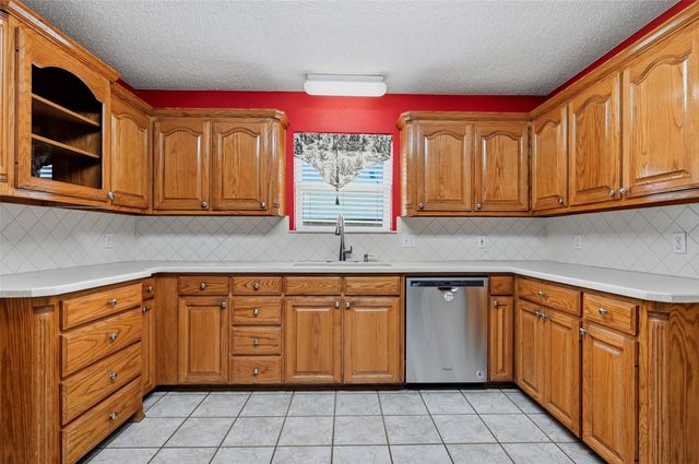 2502 Evelyn Road, Whitesboro, TX 76273