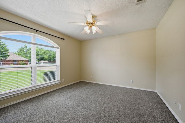 2502 Evelyn Road, Whitesboro, TX 76273