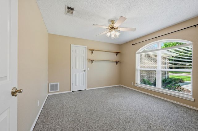 2502 Evelyn Road, Whitesboro, TX 76273