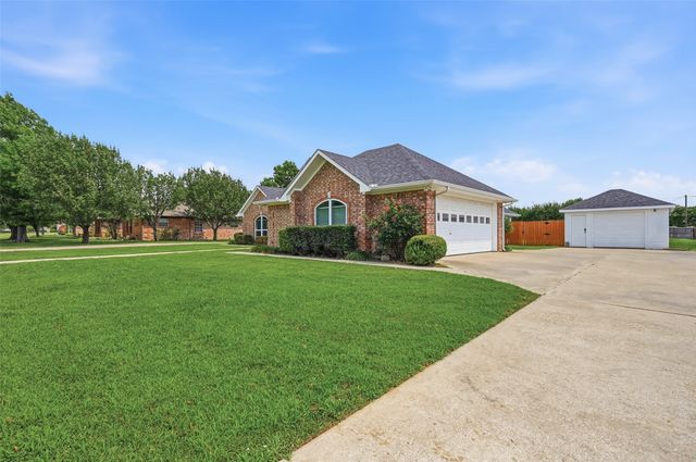 2502 Evelyn Road, Whitesboro, TX 76273