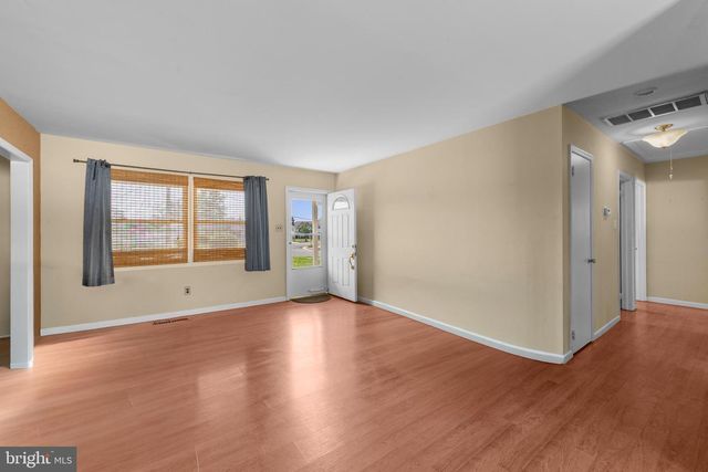 5 FOREST PARK TER, Monroe Township, NJ 08831