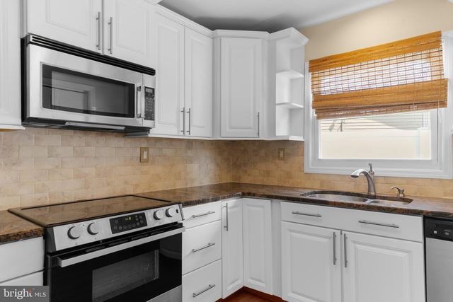 5 FOREST PARK TER, Monroe Township, NJ 08831