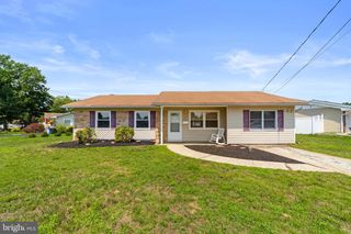 5 FOREST PARK TER, Monroe Township, NJ 08831