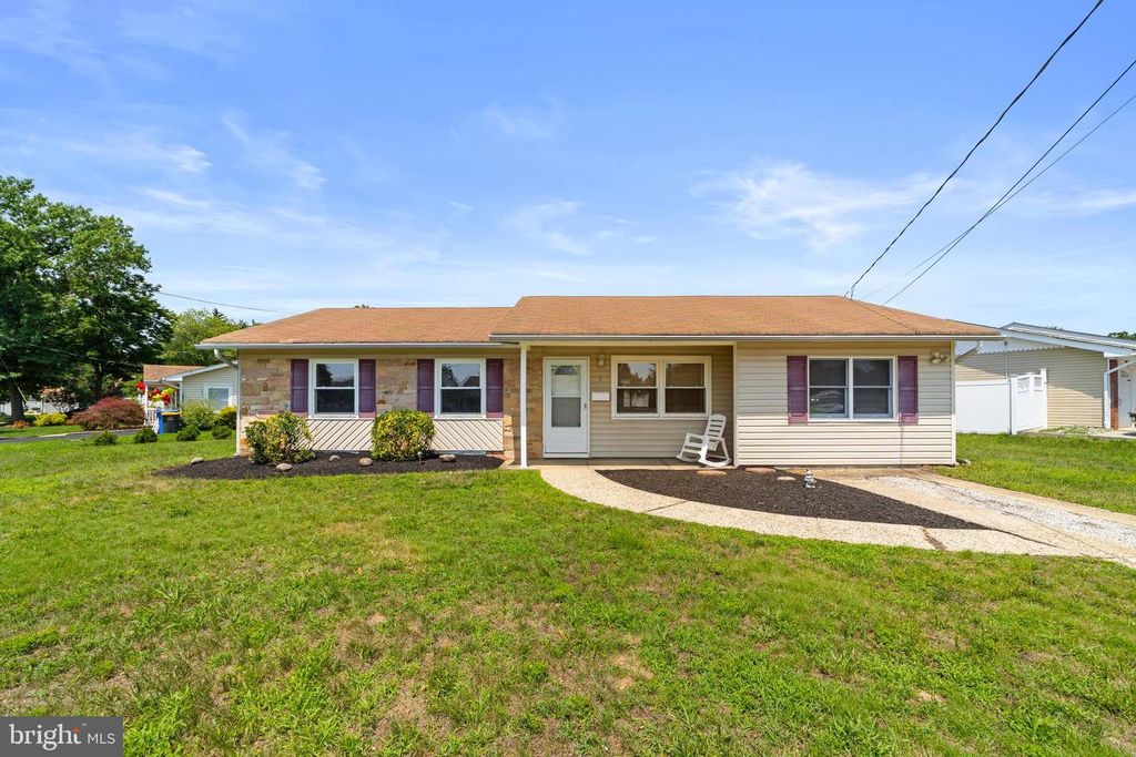 5 FOREST PARK TER, Monroe Township, NJ 08831