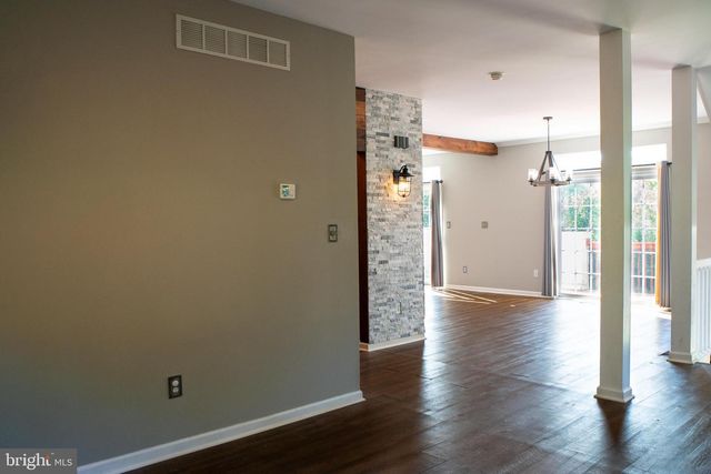 102 THOMAS LN, Newark, DE 19711