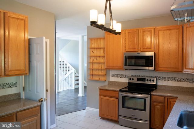 102 THOMAS LN, Newark, DE 19711