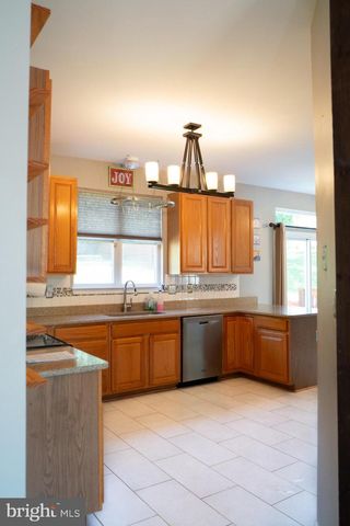 102 THOMAS LN, Newark, DE 19711