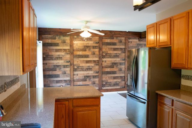 102 THOMAS LN, Newark, DE 19711