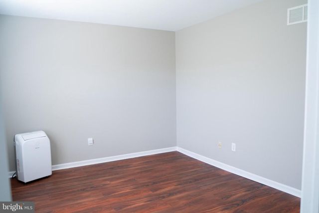 102 THOMAS LN, Newark, DE 19711