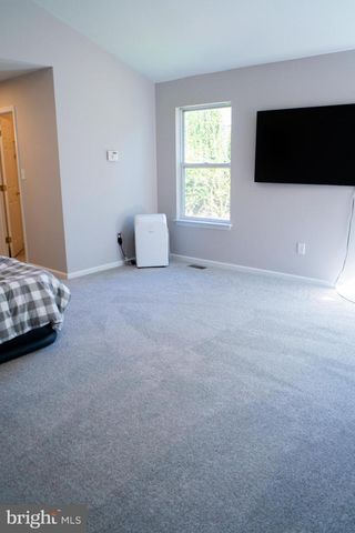 102 THOMAS LN, Newark, DE 19711