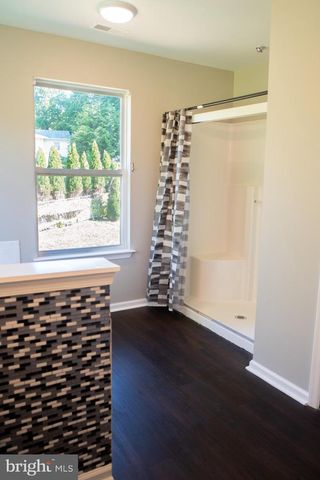 102 THOMAS LN, Newark, DE 19711
