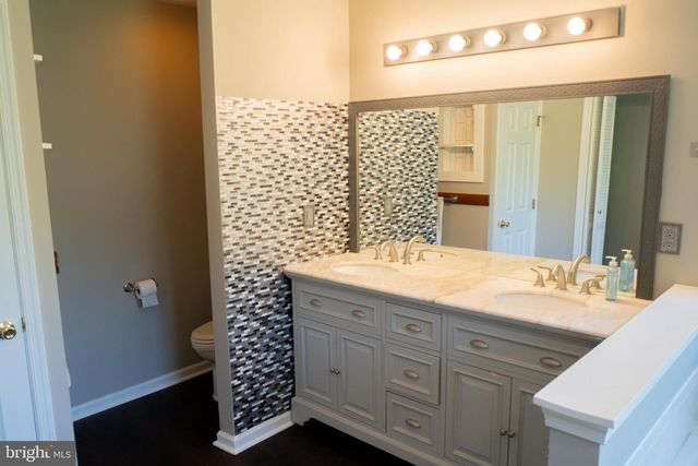 102 THOMAS LN, Newark, DE 19711