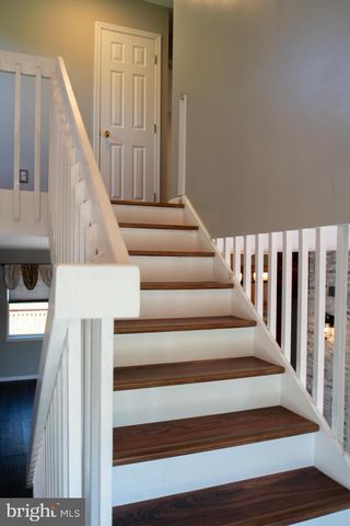 102 THOMAS LN, Newark, DE 19711