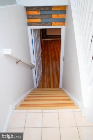 102 THOMAS LN, Newark, DE 19711