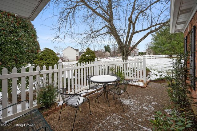 117 Hazelnut Ct, La Grange, KY 40031