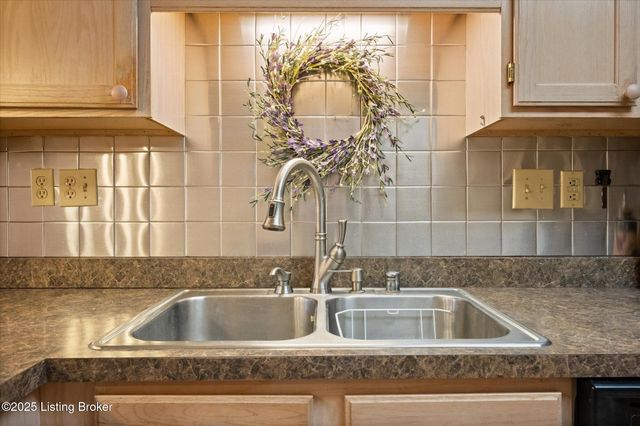 117 Hazelnut Ct, La Grange, KY 40031