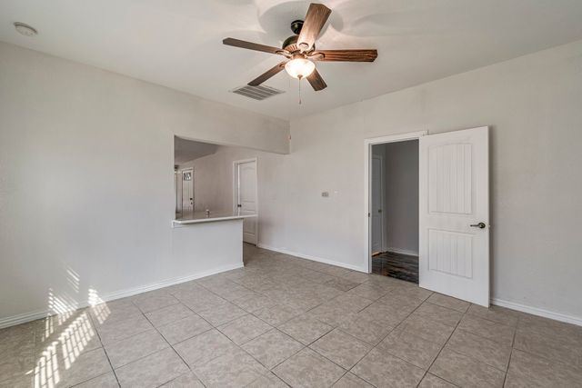 323 W University Avenue, Waxahachie, TX 75165