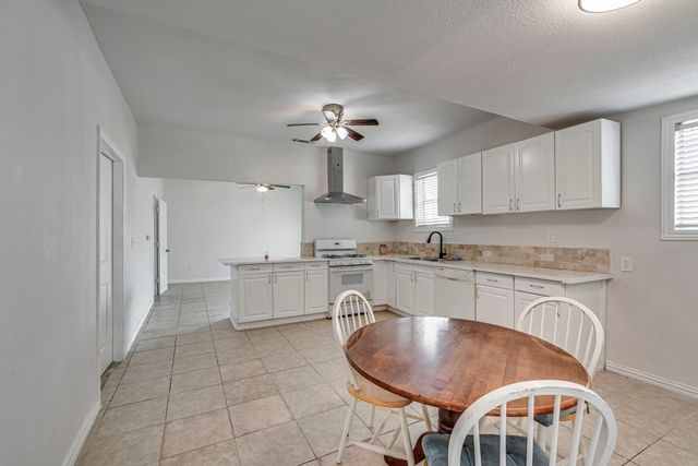 323 W University Avenue, Waxahachie, TX 75165