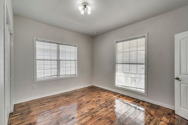 323 W University Avenue, Waxahachie, TX 75165