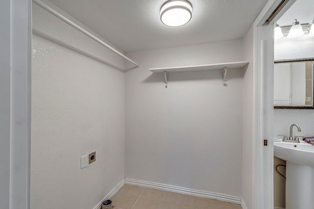 323 W University Avenue, Waxahachie, TX 75165