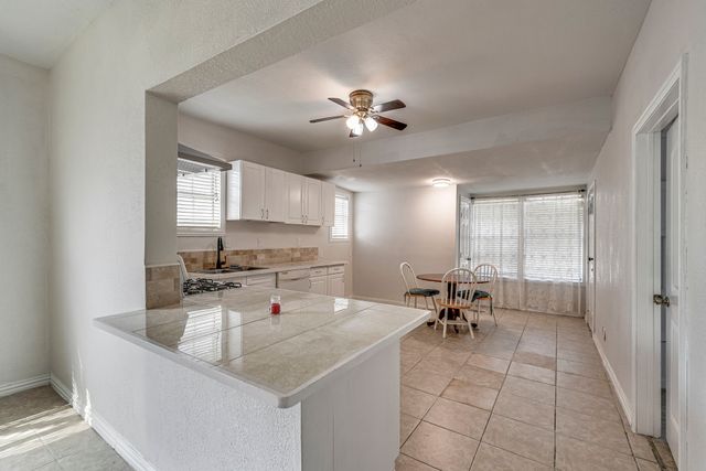 323 W University Avenue, Waxahachie, TX 75165