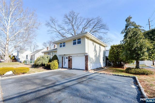 113 Woods Avenue, Bergenfield, NJ 07621