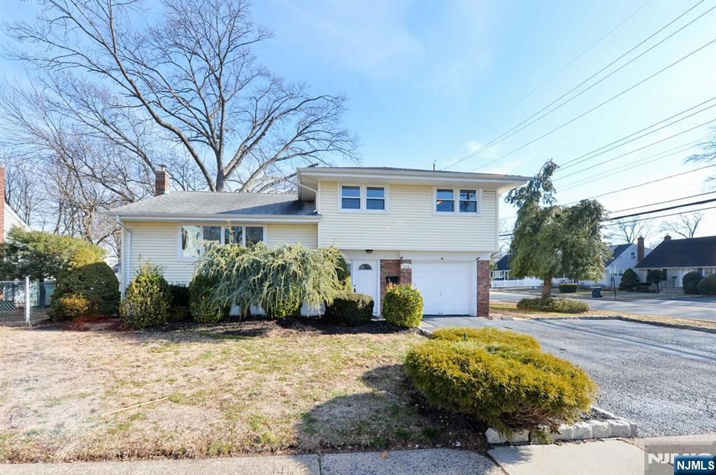113 Woods Avenue, Bergenfield, NJ 07621