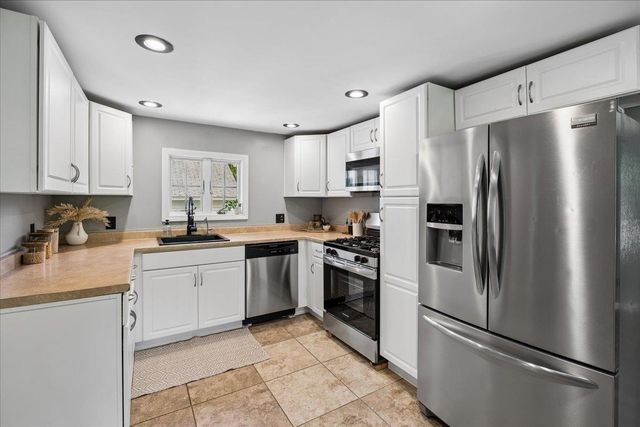 45 Old Center Road, Deerfield, NH 03037