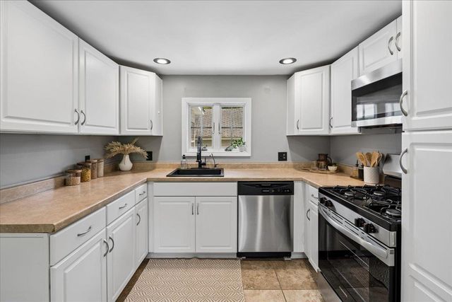 45 Old Center Road, Deerfield, NH 03037