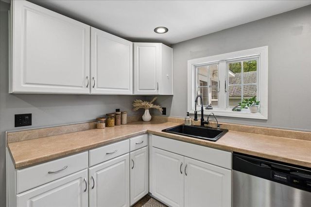45 Old Center Road, Deerfield, NH 03037