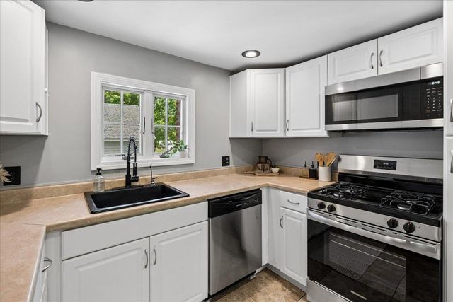 45 Old Center Road, Deerfield, NH 03037