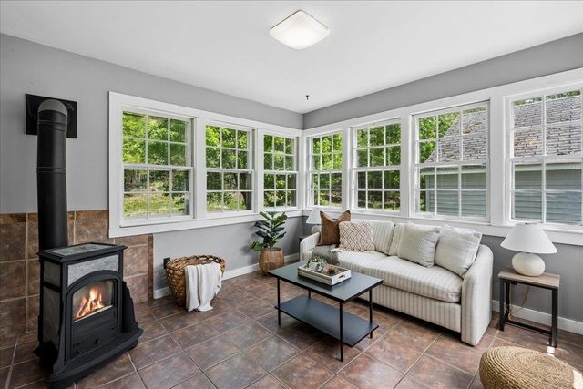 45 Old Center Road, Deerfield, NH 03037