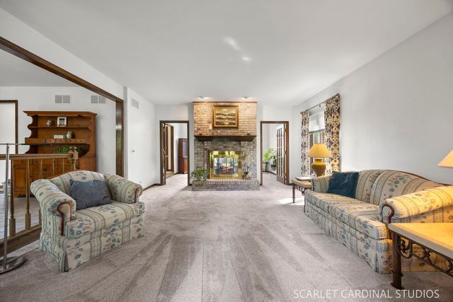 849 S River Road, Naperville, IL 60540