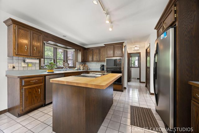 849 S River Road, Naperville, IL 60540