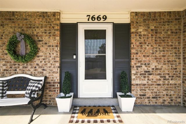 7669 S Holland Way, Littleton, CO 80128
