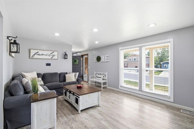 7669 S Holland Way, Littleton, CO 80128