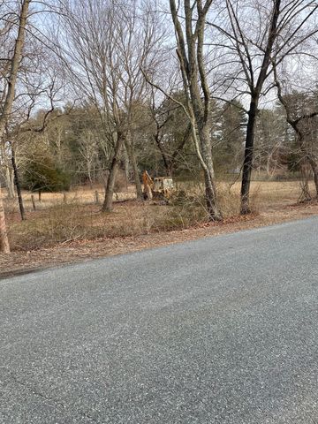 87 High St, Freetown, MA 02702