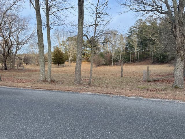 87 High St, Freetown, MA 02702