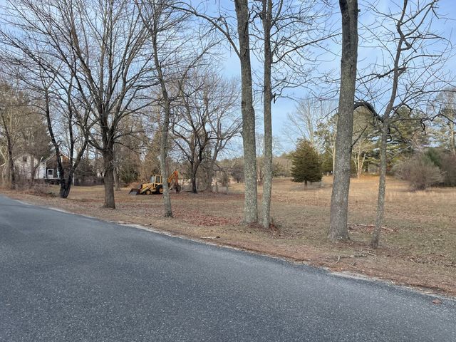 87 High St, Freetown, MA 02702