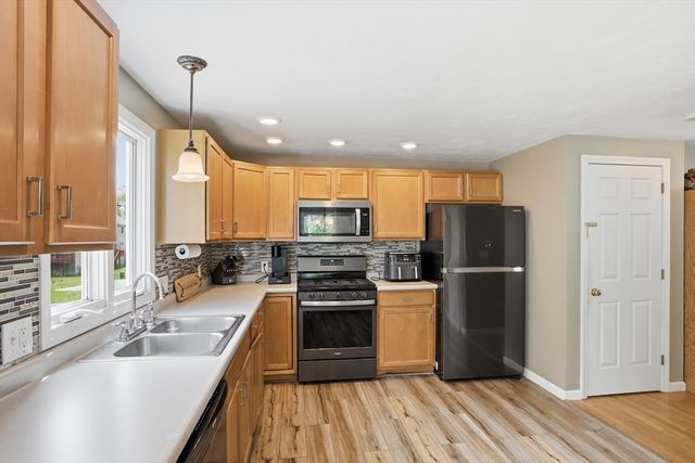 1185 Main St 4, Clinton, MA 01510