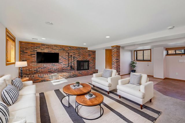 2526 Bittersweet Lane, Maplewood, MN 55109