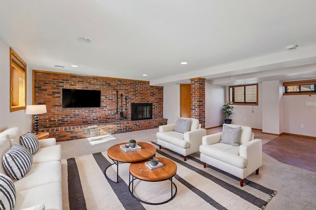2526 Bittersweet Lane, Maplewood, MN 55109