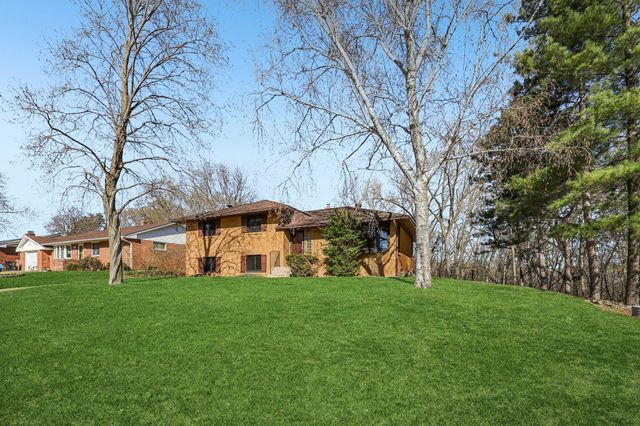 2526 Bittersweet Lane, Maplewood, MN 55109