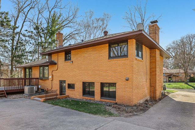 2526 Bittersweet Lane, Maplewood, MN 55109