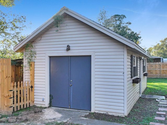 504 County Road 763 N, Buna, TX 77612
